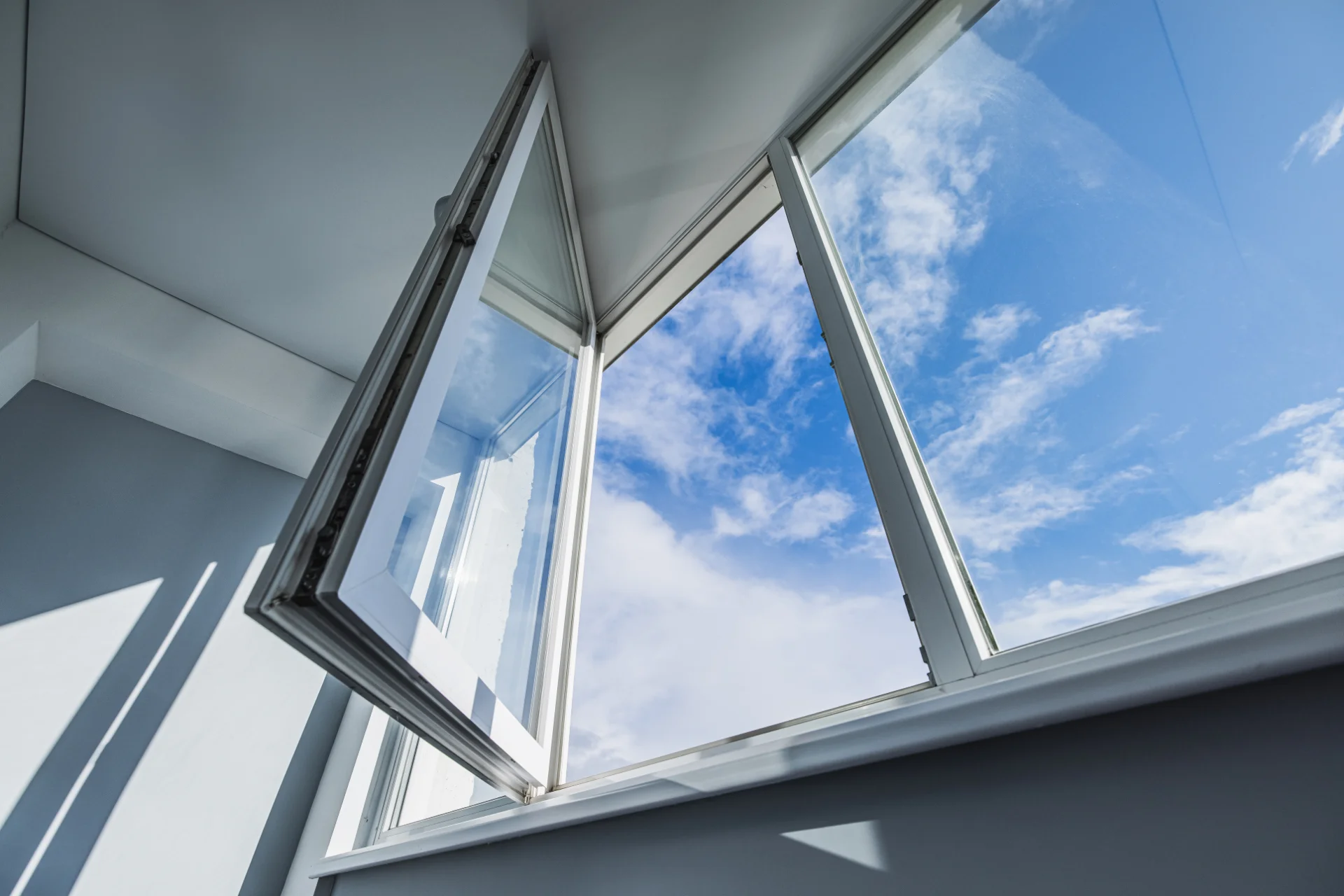 VLX 80 Casement Window in San Diego, CA | Hale Windows San Diego - detail 1